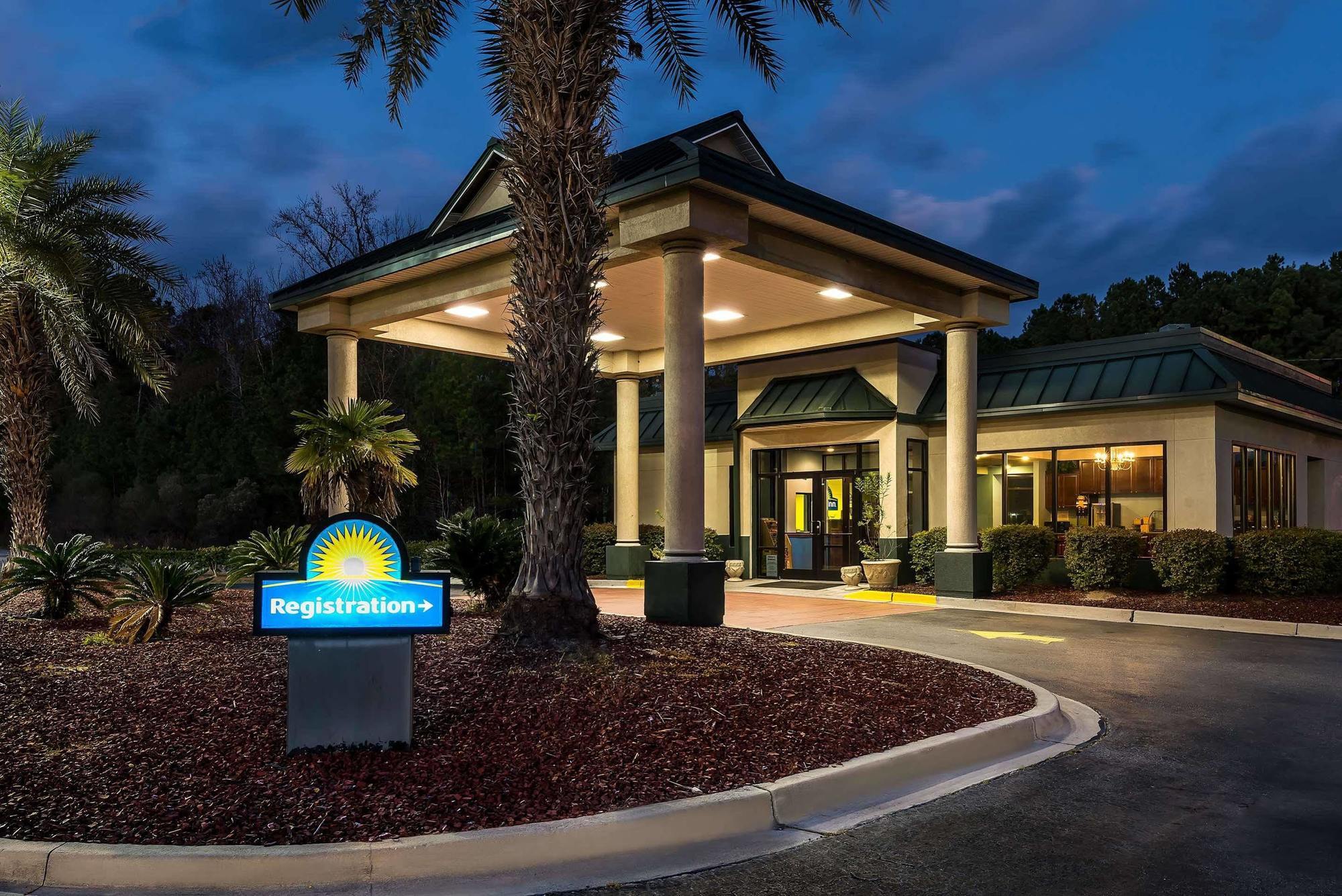 Days Inn By Wyndham Richmond Hill/Savannah Εξωτερικό φωτογραφία